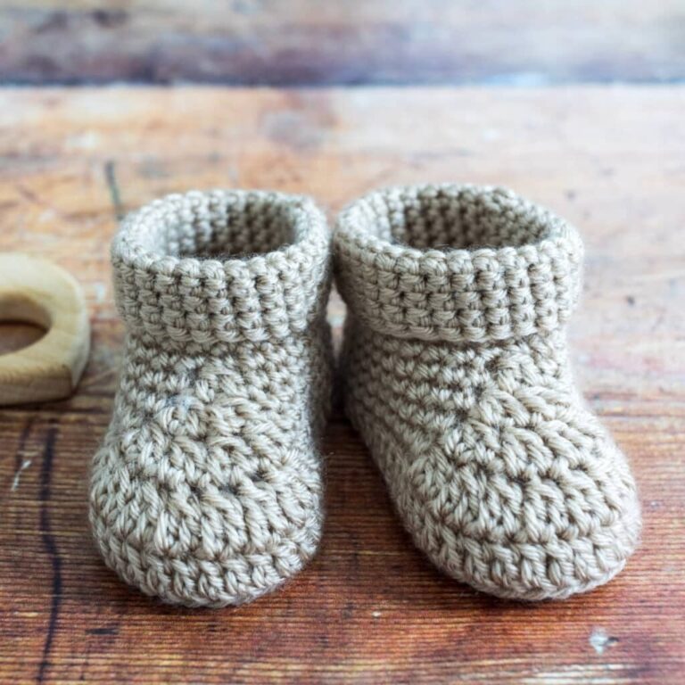 Fast Crochet Baby Booties A Free And Easy Pattern Maisie And Ruth