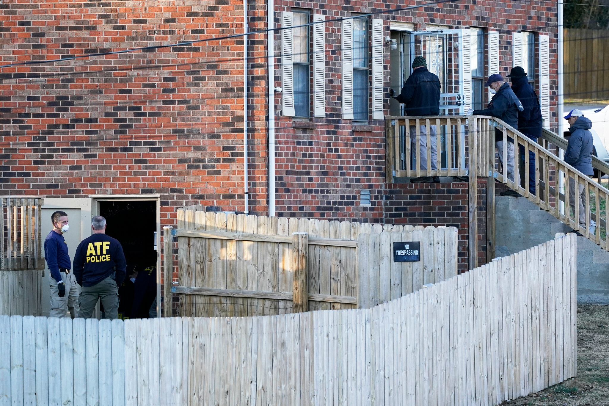 Federal Agents Scour Home As They Hunt For Clues In Nashville Bombing The New York Times Federal Agents Scour Home As They Hunt For Clues In Nashville Bombing The New York Times