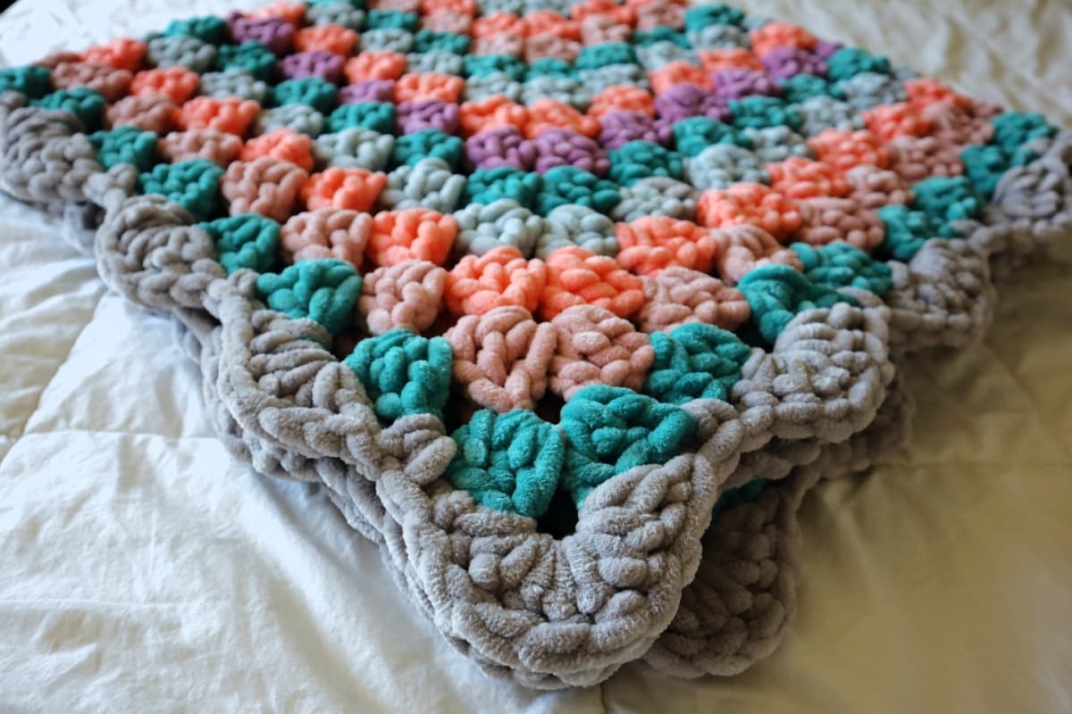 Giant Continuous Granny Square Blanket Pattern with Video Marching North Giant Continuous Granny Square Blanket Pattern with Video Marching North