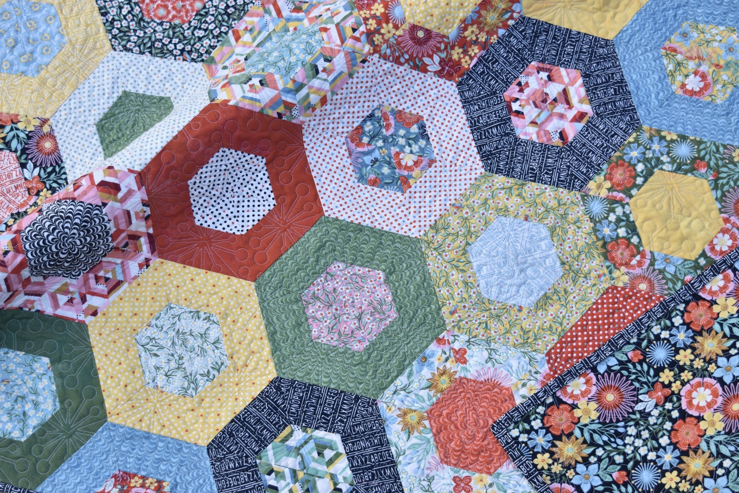 Hexaround a FREE Jelly Roll Quilt Pattern Material Girl Quilts Hexaround a FREE Jelly Roll Quilt Pattern Material Girl Quilts