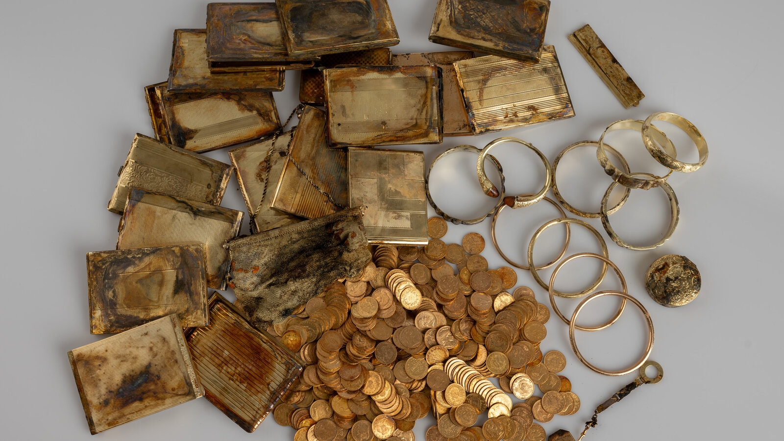 Hikers Stumble Upon A Pile Of Gold Coins Igniting A Historical Hunt The New York Times Hikers Stumble Upon A Pile Of Gold Coins Igniting A Historical Hunt The New York Times