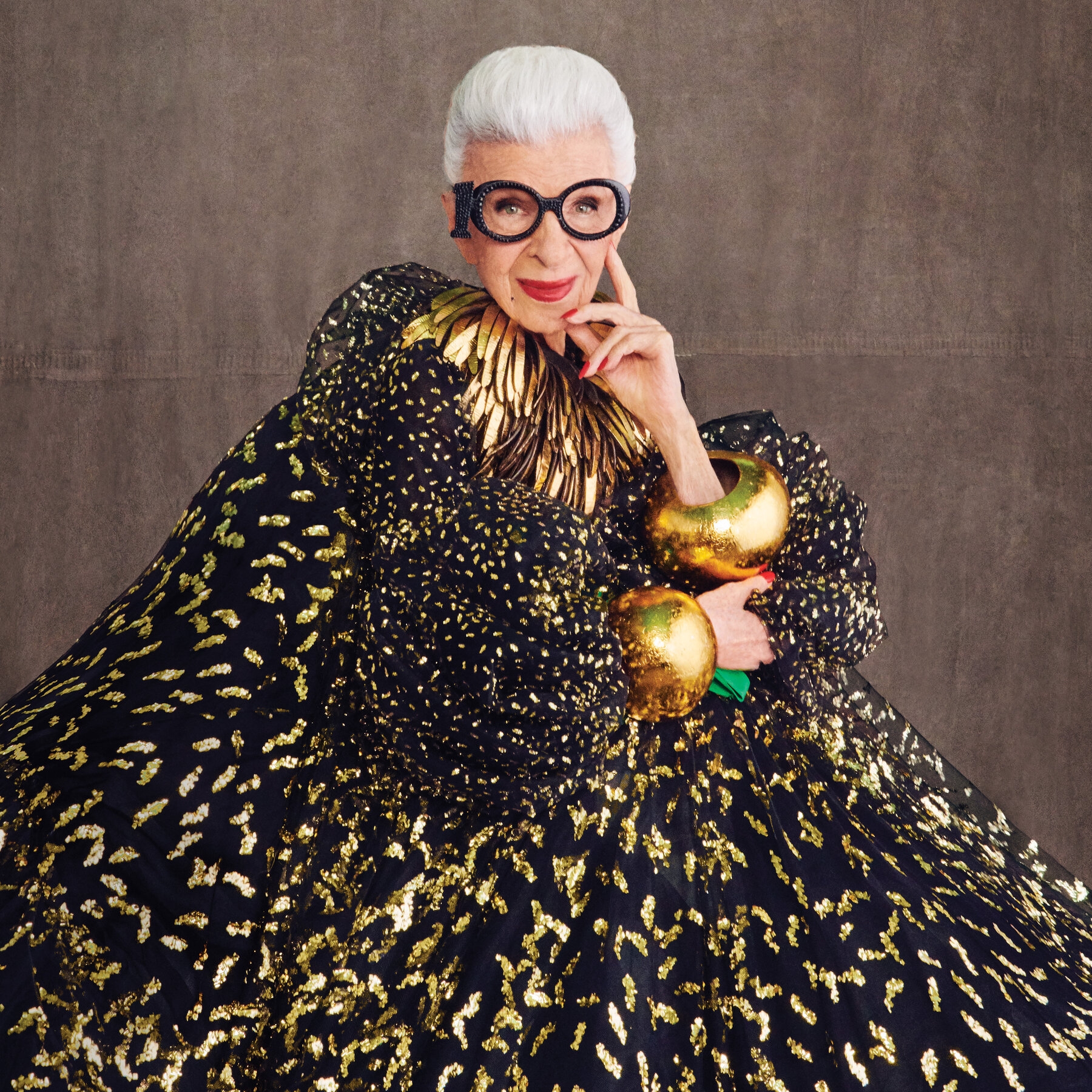 Iris Apfel Eye Catcher With A Kaleidoscopic Wardrobe Dies At 102 The New York Times Iris Apfel Eye Catcher With A Kaleidoscopic Wardrobe Dies At 102 The New York Times