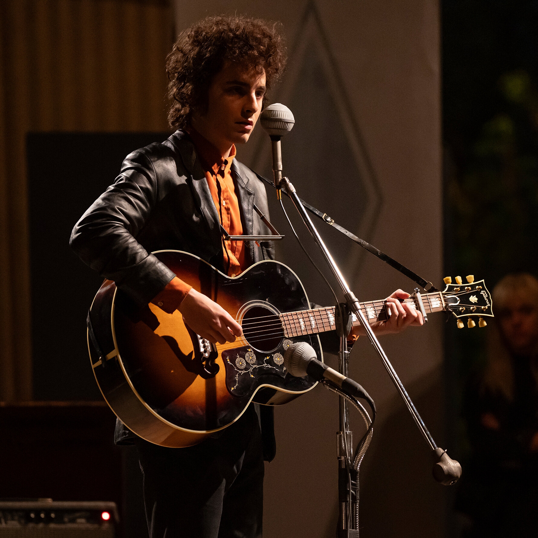 Timoth e Chalamet Sings Live For The Bob Dylan Biopic A Complete Unknown The New York Times Timoth e Chalamet Sings Live For The Bob Dylan Biopic A Complete Unknown The New York Times